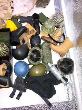 VINTAGE GI JOE FOOT LOCKER FILLED WITH CLOTHES,  HELMETS,  AND ACCESSORIES 8
