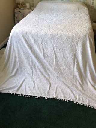 Vintage Fieldcrest White Short Hobnail Chenille Bedspread With Pom - Poms