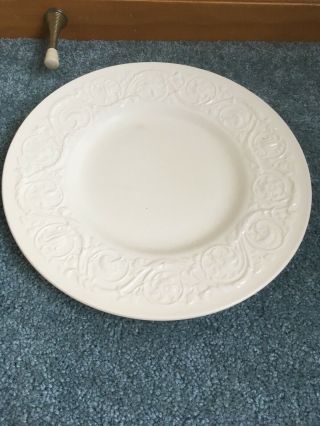 1 Vintage Wedgwood Patrician Plain Dinner Plate Off White Embossed Flower 10 5/8