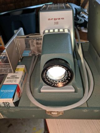 Vintage Argus 300 Slide Projector In Carrying Case W Extra Bulb