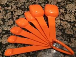 TUPPERWARE Vintage Orange Nesting Set of 7 Measuring Spoons w/ Ring Holder EUC 4