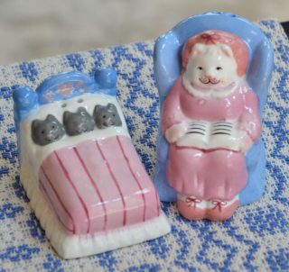 Mother Cat Reading Chair Kittens in Bed Salt & Pepper Shakers Clay Art Vintage 2