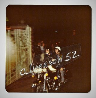 Elvis Presley Vintage Candid Photo - Graceland - October 4,  1976