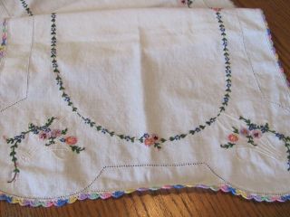 Vintage Dresser Scarf Table Runner - Embroidered Baskets,  Flowers & Crochet Edge 2