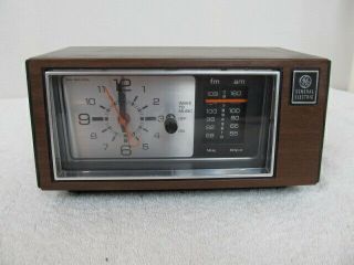 Very Cool - Vintage General Electric Ge Clock Radio Alarm 7 - 4550d Retro Look