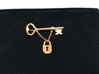 Vintage Signed Crown Trifari Gold Tone Skeleton Key & Lock Brooch
