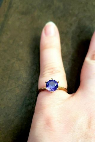 Vintage 10k Gold Ring W/ Gorgeous Purple Stone