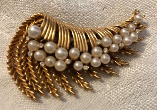 Vintage Trifari Pin Brooch Faux Pearls Rhinestones Gold Tone Signed Jewelry