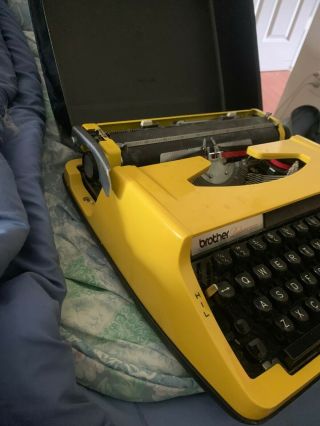Vintage 1970 ' s Brother Typewriter Deluxe 800 (Yellow) 5