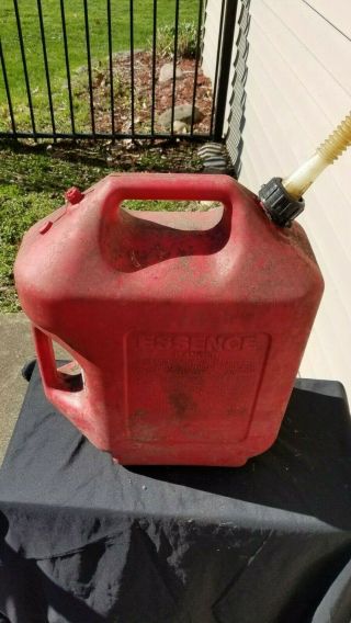 Vintage Rubbermaid 6 Gallon Pre Ban Vented Gas Can With Spout