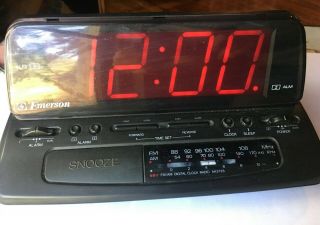 Vintage Emerson Digital Alarm Clock Am / Fm Radio Ak 2735 (no Battery Cover)