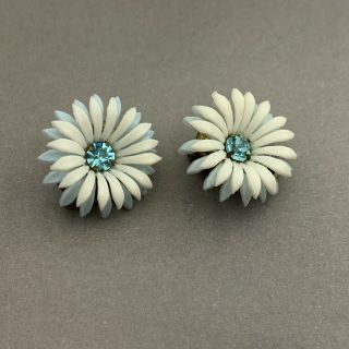 Retro Vintage Style Kitsch Plastic Flower Clip On Earrings White Baby Blue 1960s