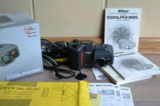 Vintage Nikon Coolpix 995 3.  2mp Digital Camera
