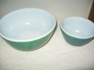 Vintage Pyrex Green And Blue Mixing Bowls.