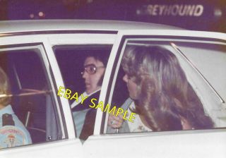 Vintage Elvis Candid Photo Bloomington 5/27/76 Heads To Venue With Linda By Fan
