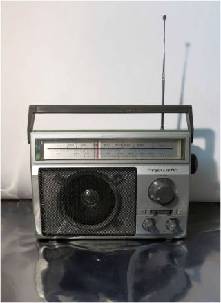 Vintage Realistic Radio Shack Am/fm Portable Radio 12 - 625