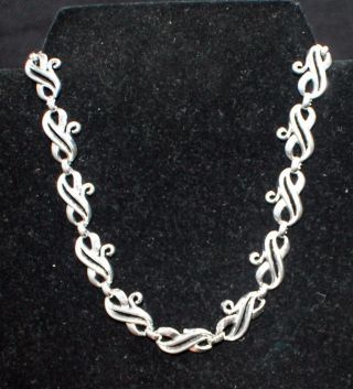 Vintage Signed Trifari Pat Pend Silvertone Shape Of Infinity Sign 15 " Necklace