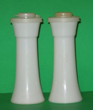 Vintage Tupperware Tall 6 " Hourglass Salt & Pepper Shakers Set 718