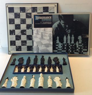 Vintage 1959 E.  S.  Lowe Renaissance Chessmen With Board Felted Chess Set