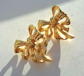 VINTAGE SIGNED GIVENCHY POLISHED GOLDEN RIBBON BOW DESIGN PIERCED EARRINGS 6