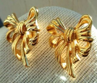 VINTAGE SIGNED GIVENCHY POLISHED GOLDEN RIBBON BOW DESIGN PIERCED EARRINGS 7