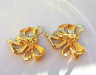 VINTAGE SIGNED GIVENCHY POLISHED GOLDEN RIBBON BOW DESIGN PIERCED EARRINGS 8
