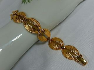 Vtg.  Signed Trifari Mid Century Textured And Bright Gp Dome Link 7 1/2 " Bracelet