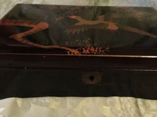VINTAGE ORIENTAL LACQUERED HAND PAINTED MUSICAL JEWELLERY BOX. 2