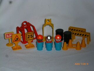 Vintage Fisher Price Little People Lift And Load Depot 943 Parts