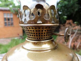 LOVELY ANTIQUE VINTAGE BRASS & GLASS OIL LAMP. 4