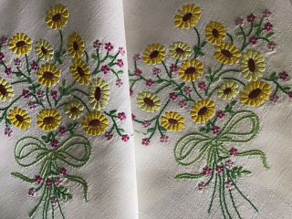 Vintage Linen Hand Embroidered Tablecloth Daisies & Forget Me Nots