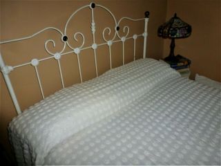 Vintage Full Chenille Pom Pom White Bedspread Scalloped Fringe Pristine Beauty