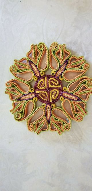 Vintage multicolored circular woven straw trivet 2