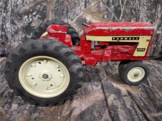 Vintage Farmall 404 Die Cast Tractor - Red - Some Wear - Made In U.  S.  A