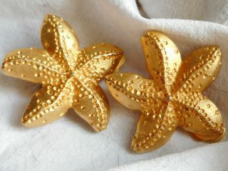Lovely Vintage Signed Les Bernard Gold Tone Starfish Designer Clip On Earrings