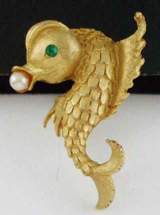 Sweet Vintage Gold Tone Fish Pin Brooch Green Rhinestone Eye Faux Pearl In Mouth
