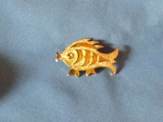 Vintage Signed Crown Trifari Gold - Tone Metal Fish Pin Brooch