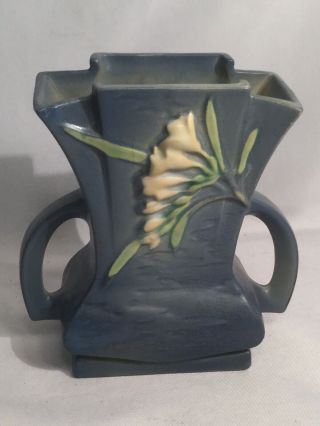 Vintage Roseville Art Pottery Usa Freesia 2 Handled Fan Vase In Blue 200 - 7 "