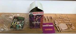 Vintage 1970 Aurora Monster Scenes Vampirella Snap Together Model Kit 638