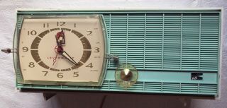 Rca Victor Levermatic Vintage Tube Am Clock Radio With Alarm