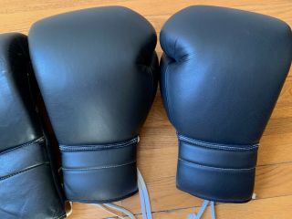 Vintage Boxing Sparring Gloves: 18 oz/22 oz 2