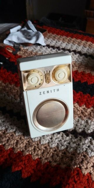 Vintage Zenith Royal 500 Transistor Radio Cracked Owl Eyes