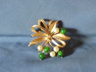 Vintage Signed Sarah Coventry Gold - Tone Metal Green Bead & Faux Pearl Pin Brooch