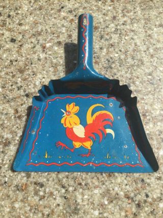 Vintage Child ‘s Small Metal Dust Pan With Rooster 6 1/4 " X 7 1/2 "