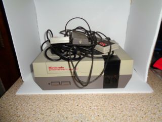 Vintage Nintendo Nes Console W/2 Controllers & R/f Switch