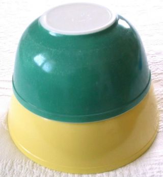 2 Vtg Pyrex 404 403 Nesting Mixing Bowls Primary Colors Yellow & Green