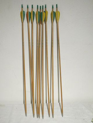 9 Vintage Archery Arrows Wood Shaft Metal Tip Plastic Flights 29.  5 " Long