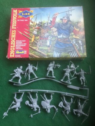Vintage Revell 02606 1:35 English Foot Soldiers 100 Years War