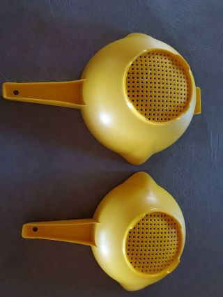 2 Vintage Tupperware Strainers Colanders Yellow 1 Qt 1200 & 2 Qt 1523