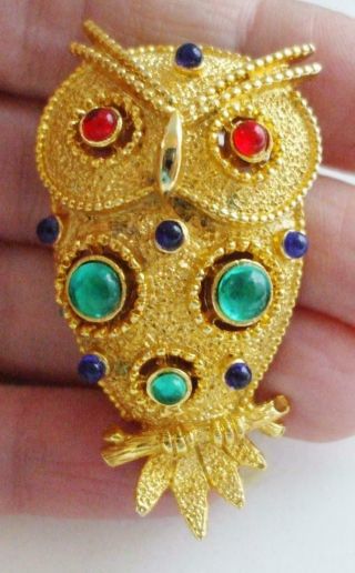 SWEET VINTAGE J.  J.  OWL BIRD PIN BROOCH W/RED AND GREEN CABS & TINY BLUE BEADS 2